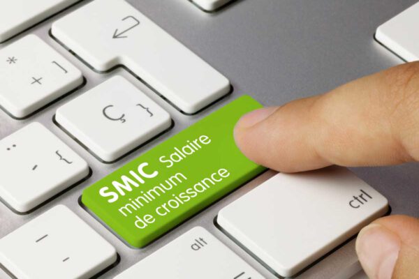 Le SMIC est revalorisé à partir du 1er mai 2022.