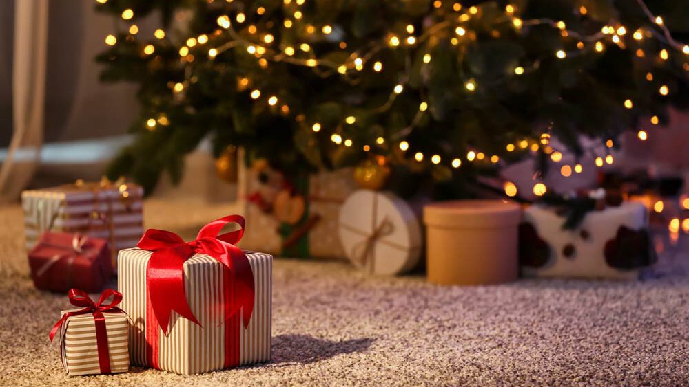 A l’approche des fêtes de fin d’année, vous vous demandez potentiellement quels avantages pourraient trouver vos salariés sous le sapin cette année. Il en existe de plusieurs sortes comme, par exemple, les bons d’achat ou chèques cadeaux.