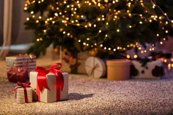 A l’approche des fêtes de fin d’année, vous vous demandez potentiellement quels avantages pourraient trouver vos salariés sous le sapin cette année. Il en existe de plusieurs sortes comme, par exemple, les bons d’achat ou chèques cadeaux.