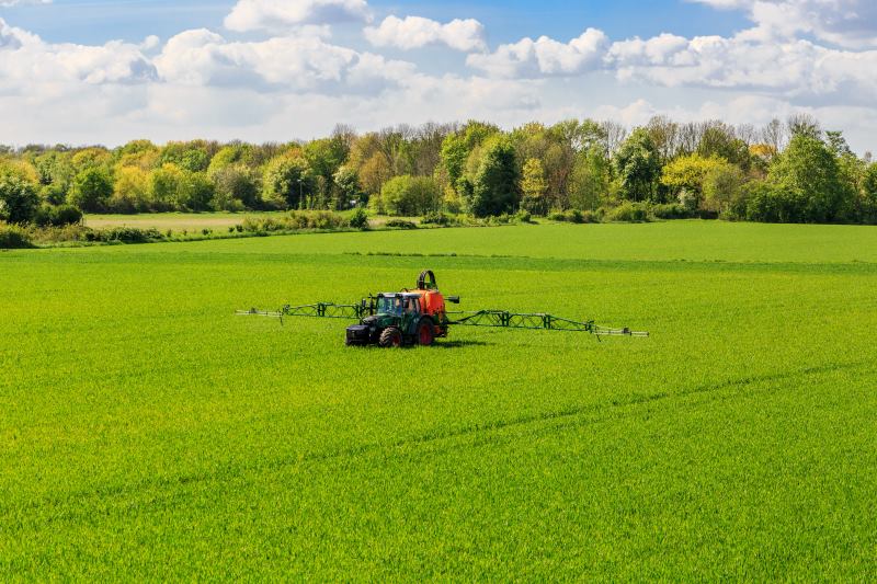 Les entreprises agricoles n'utilisant plus de produits phytopharmaceutiques contenant la substance active du glyphosate au cours des années 2021 et 2022 peuvent bénéficier d'un crédit d'impôt fixé à 2 500 €.