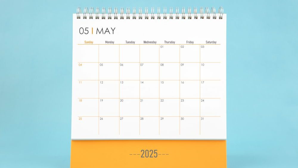 Le mois de mai 2025 est particulièrement riche en jours fériés. Entre jours chômés, jours travaillés, maintien de la rémunération et pratique du pont, un rappel des règles en vigueur s’impose pour les employeurs comme pour les salariés.