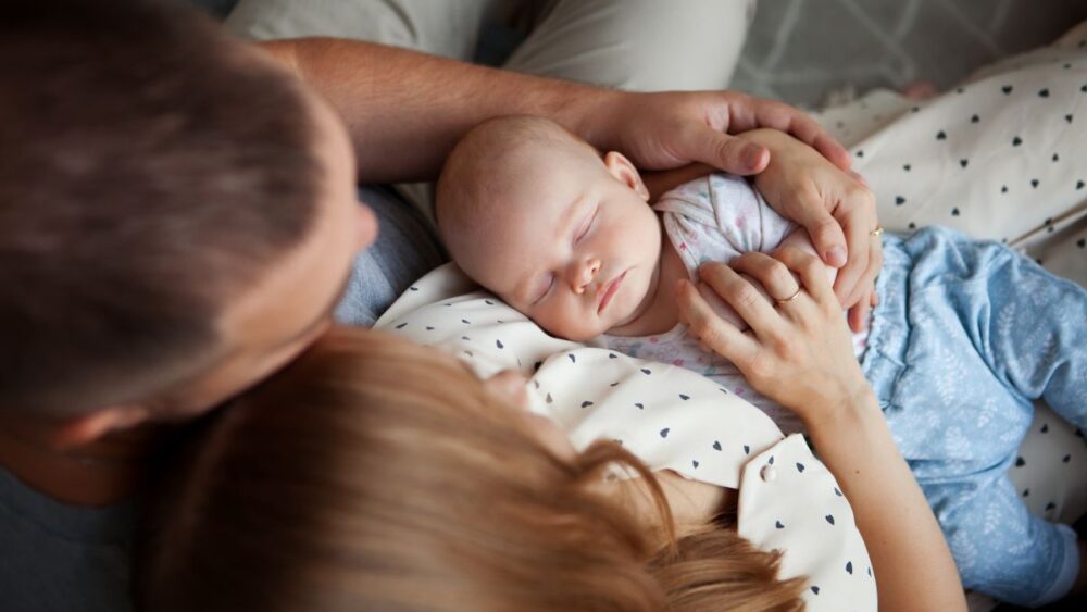 Congé supplémentaire de naissance dès 2026 : qui peut en bénéficier, durée, délais, protection du salarié et modalités d’indemnisation.